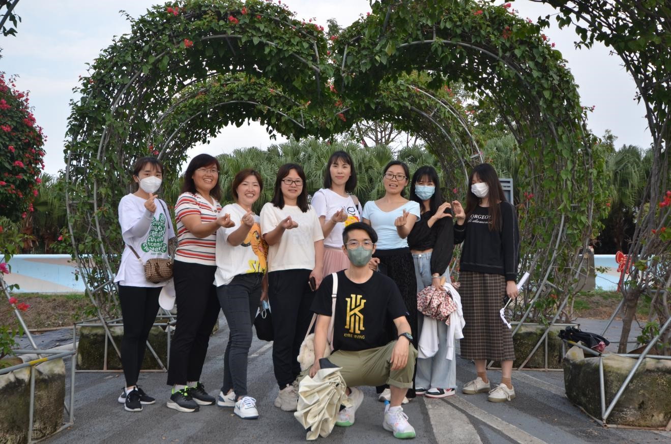 哔咔漫画2.0新能源西江花海团建